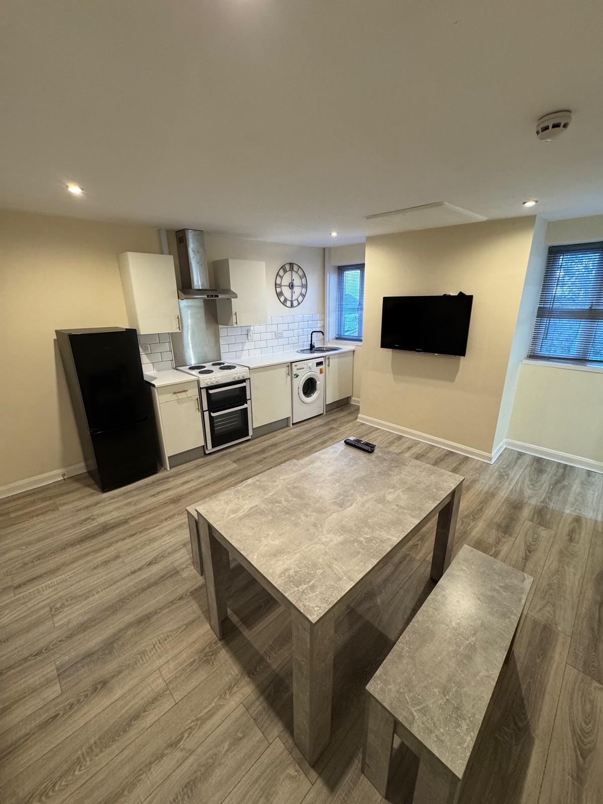 Kitchen & Dining